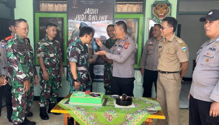 Kunjungan Polsek Banyuresmi Dan Forkopincam Ke Koramil Banyuresmi Dalam Rangka HUT TNI Ke-79