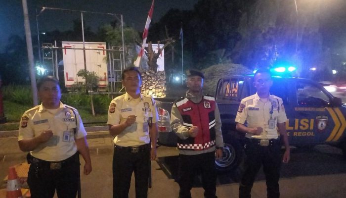 Polsek Regol menempati Strong Point Bandung Lautan Biru Antisipasi Kejahatan malam.