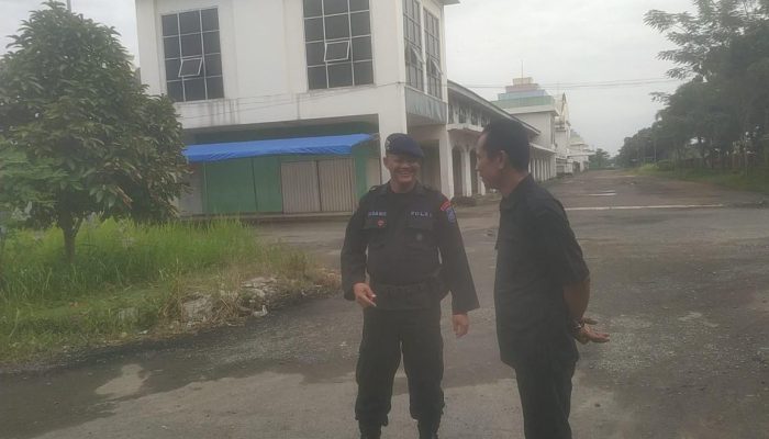 Brimob Jabar Laksanakan Patroli Harkamtibmas Kepada Securty Pasar Gaya 