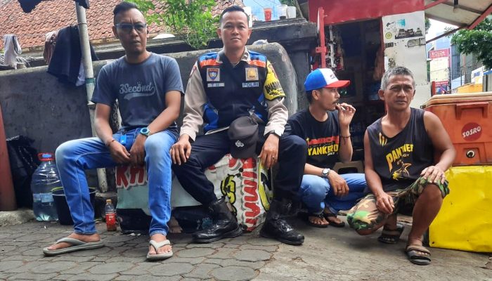 Sampaikan Himbauan Kamtibmas, Bhabinkamtibmas Polsek Astanaanyar ajak warga turut serta jaga kamtibmas