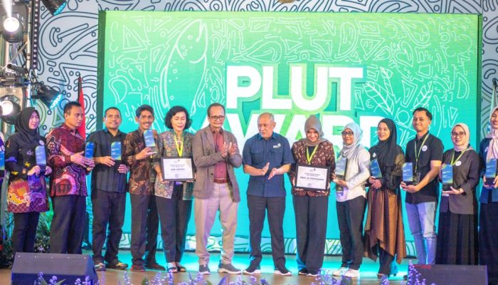 Pemkab Bandung Raih PLUT AWARD 2024 dari Kementerian Koperasi dan UKM RI