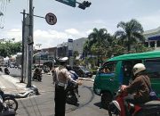 Personil Samapta Polsek Ujungberung Lakukan Giat Pengaturan Arus Lalulintas siang Hari