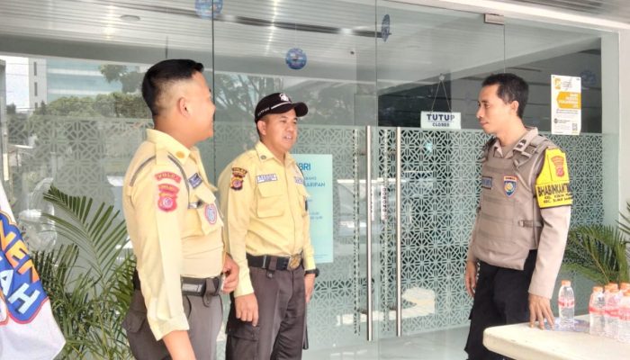 Bhabinkamtibmas Kebon Pisang Laksanakan Pemantapan Program Beyond Trust Presisi 2024 Pada Security Bank BRI