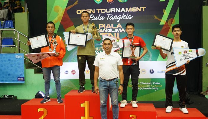 POLDA JABAR HADIRI PENUTUPAN TOURNAMEN BULU TANGKIS PIALA PANGLIMA TNI