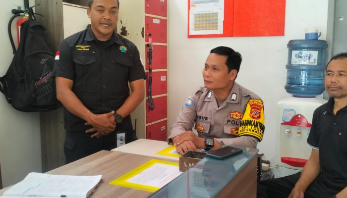 Bhabinkamtibmas Kelurahan Isola Polsek Sukasari Lakukan Giat Binkamsa