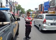 Personil Samapta Polsek Ujungberung Lakukan Giat Pengaturan Arus Lalulintas sore Hari