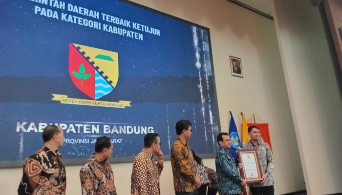 Pemkab Bandung Meraih Penghargaan GM-DTGI Award 2024  Terbaik Ke Tujuh yang Diselenggarakan UGM Yogyakarta