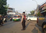 Bantu Masyarakat Pengguna Jalan Jajaran QR Samapta Polsek Andir Lakukan Pelayanan Pagi Dengan Pengaturan Arus Lalin di Beberapa Titik Rawan Macet