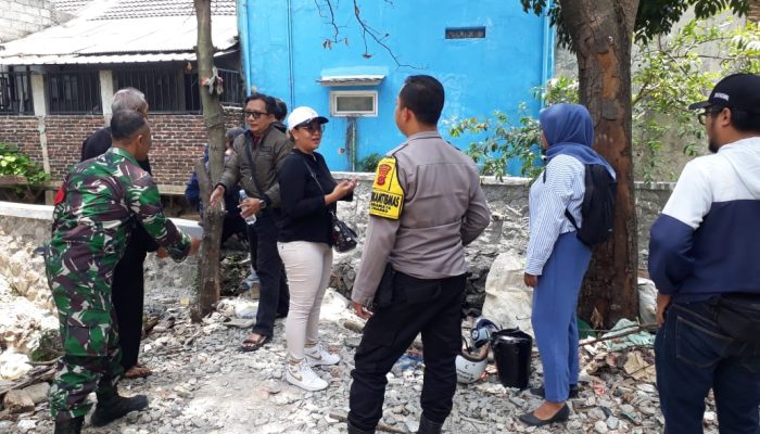 Bhabinkamtibmas dan Babinsa. Melaksanakan Dialog kamtibmas Wilayah Kelurahan ciswet Kecamatan Cinambo Kota Bandung