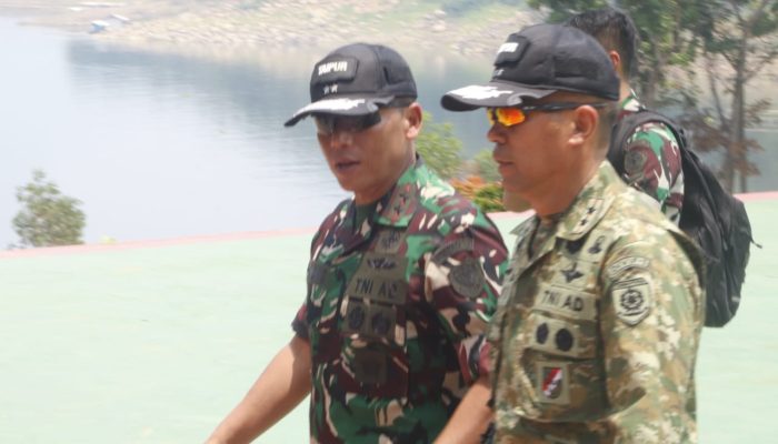 Pangdam III/Slw Hadiri Penutupan Latihan Taipur Kostrad