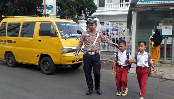 Polsek Samarang Melaksanakan Giat Gatur Pagi