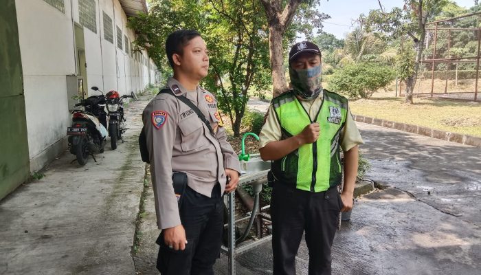 Bhabinkamtibmas Kel. Sukamulya Kec.Cinambo Kota Bandung melaksanakan giat DDS/Sambang menyampaikan Binluh Harkamtibmas