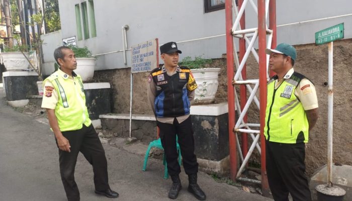 Bhabinkamtibmas Polsek Ujungberung giat Patroli dialogis Satpam perum Ujungberung Regensi Kel. Pasir jati Kec. Ujungberung