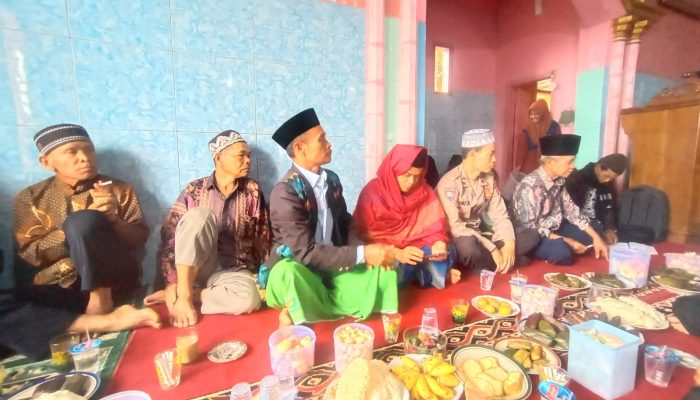 Menjelang Pilkada Serentak Polsek Banjarwangi Sampaikan Jaga Persatuan Dalam Pengajian Rutin