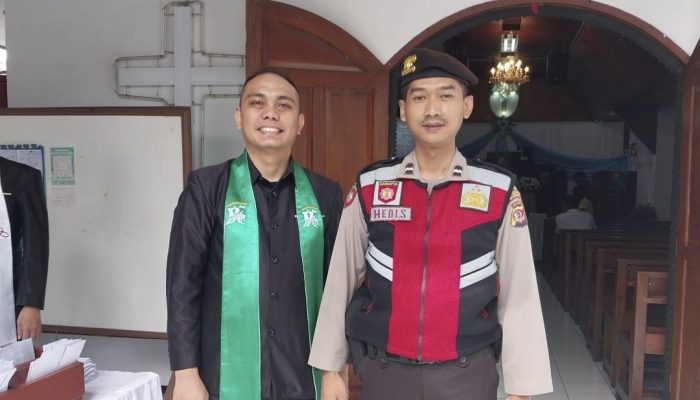 Monitoring dan Pengamanan Giat Gereja Wilkum Polsek Sukasari