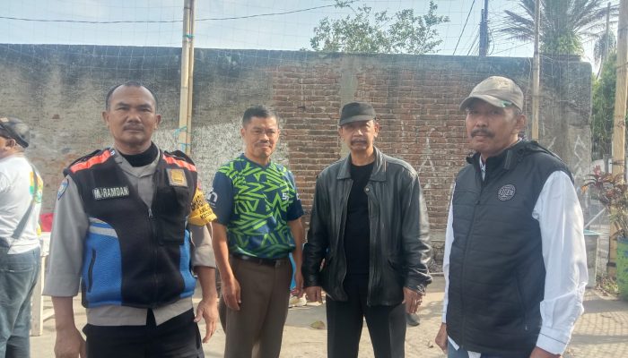 Bhabinkamtibmas Kelurahan Gegerkalong Monitoring dan Pengamanan Kegiatan Kampanye Sapa Warga Melaksanakan Senam Bersama Calon Walikota Bandung No.3