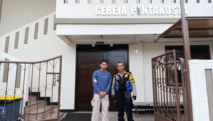 Personil Polsek Antapani Lakukan Pengamanan Di Gereja Pentakosta