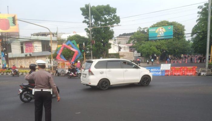 Demi kenyamanan berkendara Unit Lantas Polsek Lengkong laksanakan pelayanan masyarakat dan pengaturan arus lalu lintas