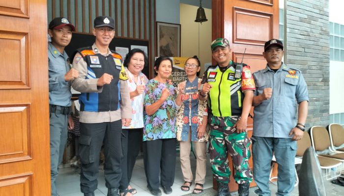 Sinergitas TNI POLRI, Bhabinkamtibmas Polsek Sukajadi dan Babinsa, Sambang Gereja, Yakinkan Pelaksanaan Ibadah Berjalan Aman Dan Nyaman