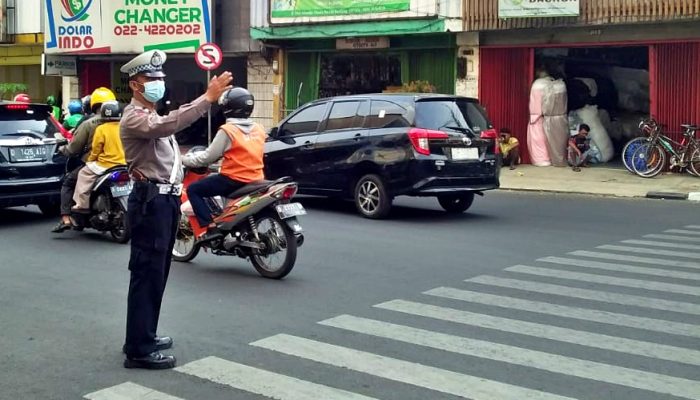 Cipta Kamseltibcarlantas Kondusif, Unit Lantas Polsek Astanaanyar Gelar Gatur Lalulintas Sore