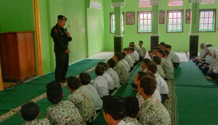 Brimob Jabar Himbau Warga Agar Selalu Berhati-hati dalam Pergaulan Anak Remaja