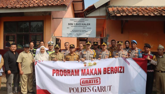 Polres Garut Bagikan Makan Bergizi Gratis Kepada Anak SD