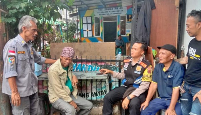 Jalin Silaturahmi dan Komunikasi Dengan Warga, Bhabinkamtibmas Polsek Astanaanyar Laksanakan Sambang