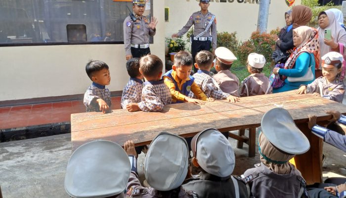 Polres Garut Kenalkan Program Polisi Sahabat Anak Untuk Tingkatkan Kesadaran Lalu Lintas Sejak Dini