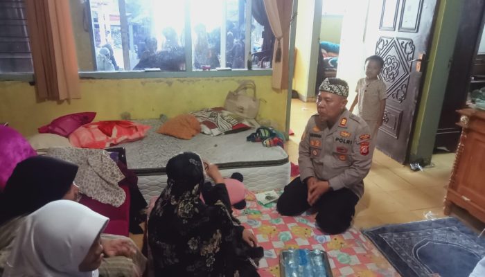 Polsek Samarang Melaksanakan Takziah Ke Rumah Duka Tokoh Masyarakat