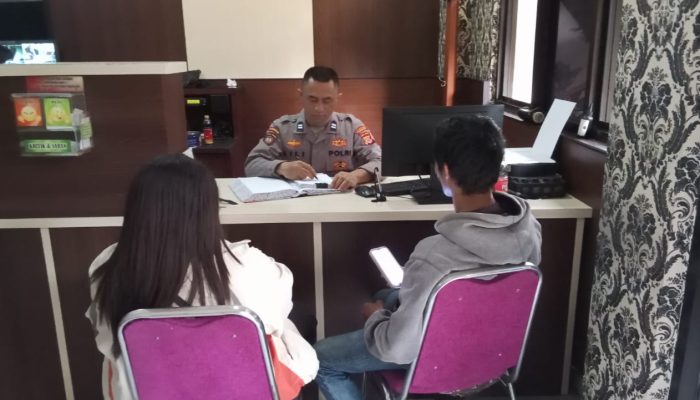 Pelayanan Bagi Masyarakat Yang Membutuhkan Oleh Personel SPKT Polsek Andir