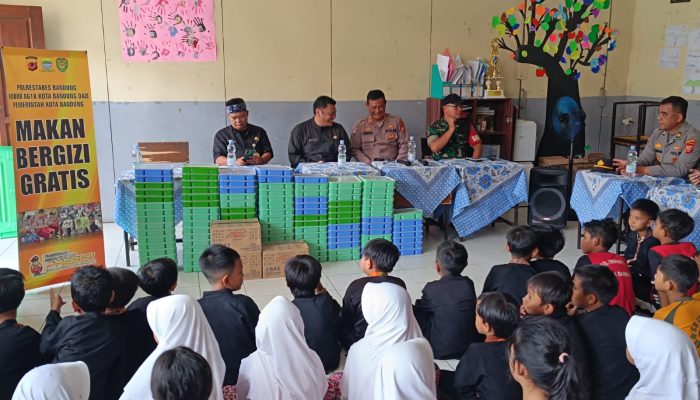 Polsek Cicendo Polrestabes Bandung Monitoring Pendistribusian Makan Bergizi di SD Industri