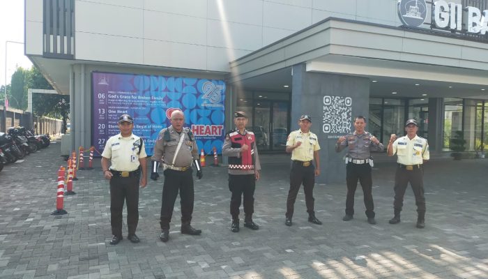 Gabungan Fungsi Polsek bandung Kidul lakukan patroli dialogis dengan Satpam Gereja di siang hari