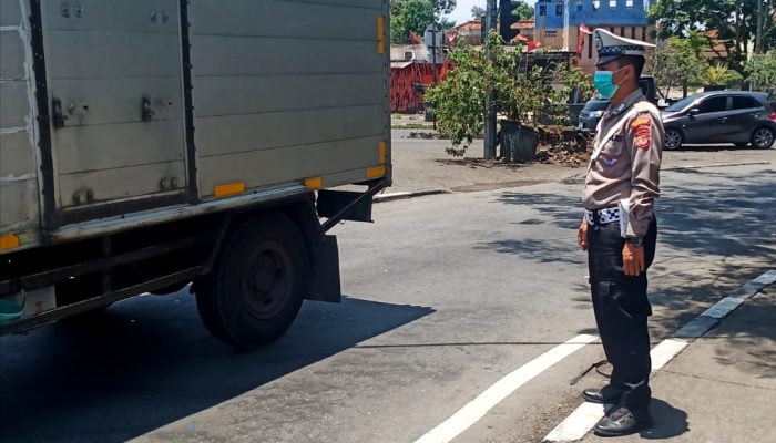 Gelar Penjagaan dan Pengaturan Lalulintas, Unit Lantas Polsek Astanaanyar Jaga kelancaran Arus Lalulintas Siang