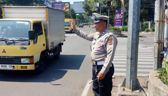 Urai kemacetan Lalu Lintas, Lantas Polsek Regol laksanakan Gatur Lalin