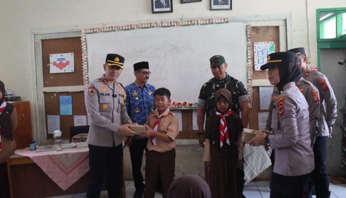 Polri dan TNI Kembali Gelar Uji Coba Makan Siang Bergizi Untuk Siswa Di MI Ibtidaiyah Al Hikmah