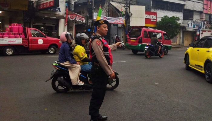 Pelayanan Kepada Masyarakar, Unit Samapta Polsek Astanaanyar Gelar Gatur Lalulintas Pagi