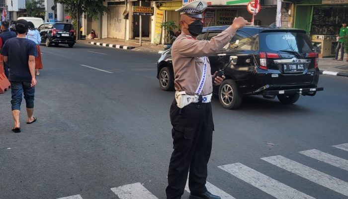 Antisipasi Macet Akibat Lonjakan Arus Lalulintas Sore, Unit Lantas Polsek Astanaanyar Gelar Kegiatan Penjagaan dan Pengaturan Lalulintas