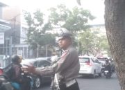 Pelayanan Masyarakat Unit Lantas Polsek Cicendo Polrestabes Bandung Laksanakan Pengaturan lalu lintas di Pos Rajiman