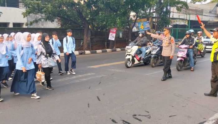 Kanit Binmas Polsek Antapani Lakukan Yanmas Pagi Hari