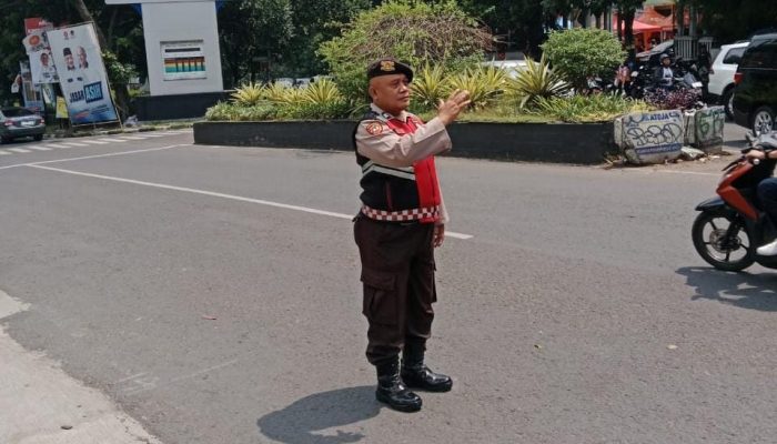 Personel Unit Patroli Samapta Polsek Cidadap Antisipasi Rawan Sore Gelar Pengaturan Arus Lalin