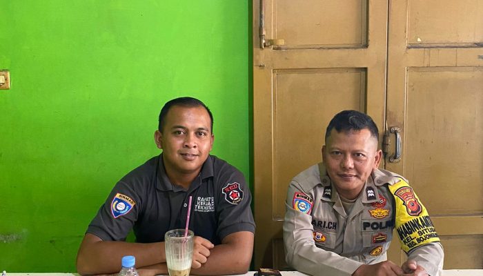 Personil Polsek Bojongloa kidul Melaksanakan Door to Door System kepada warga Masyarakat