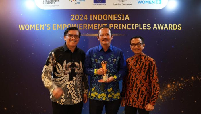 Penghargaan 2nd Winner Kategori Leadership Commitment Pada Giat WEPs Award Regional Ceremony 2024 Diraih Perumda Tirta Raharja