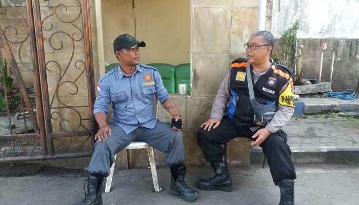 TINGKATKAN KEDISIPLINAN SATPAM, BHABINKAMTIBMAS BERIKAN PEMBINAAN