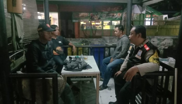 Sambang malam hari sebagai upaya Bhabinkamtibmas jaga kondusifitas