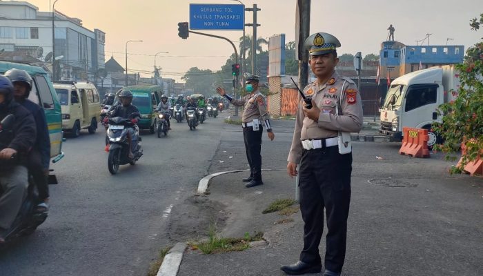 Unit Lantas Polsek Astanaanyar Gelar Yanmas Pagi Penjagaan dan Pengaturan Lalulintas