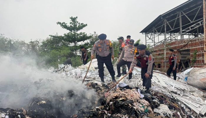 Respon Cepat Polisi Datangi Tempat Kejadian Perkara Kebakaran