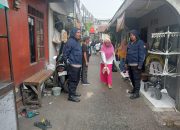 Bhabinkamtibmas melaksanakan giat door to door ke warga binaan sesuai kelurahan di Wilkum Polsek Andir