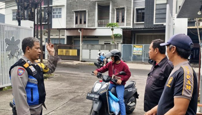 Bhabinkamtibmas Polsek Astanaanyar Laksanakan Patroli Dialogis Ke Komplek Kurdi Regency, Antisipasi Gangguan Kamtibmas