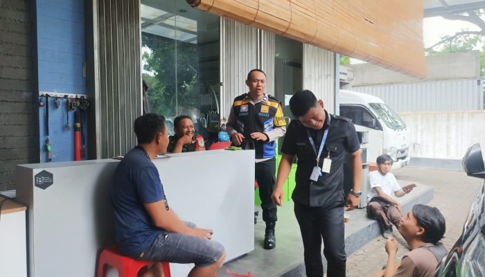 Bhabinkamtibmas Kelurahan Sukaasih melaksanakan kegiatan monitoring kegiatan masyarakat