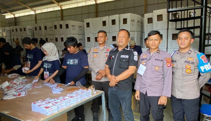 Polres Lebak Pastikan Logostik Aman Saat Pelipatan Surat Suara Pilkada 2024